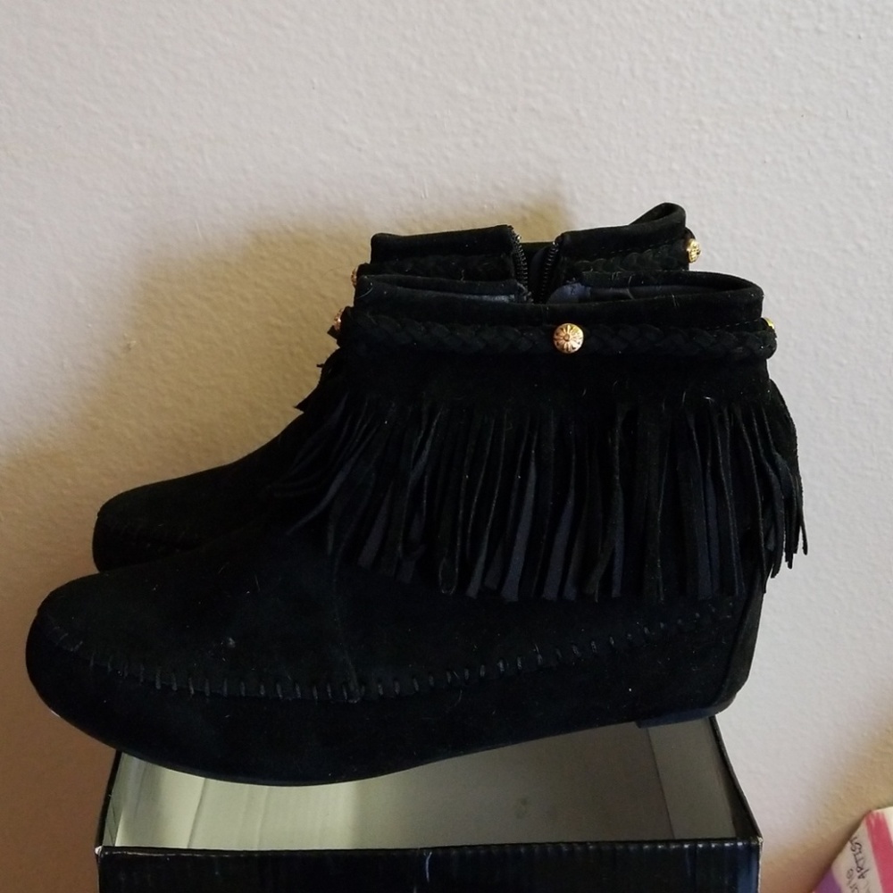 New Bella Marie Fringe Wedges 8.5